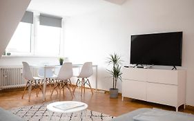 - NEU - Sweet Home, Parkplatz, Netflix